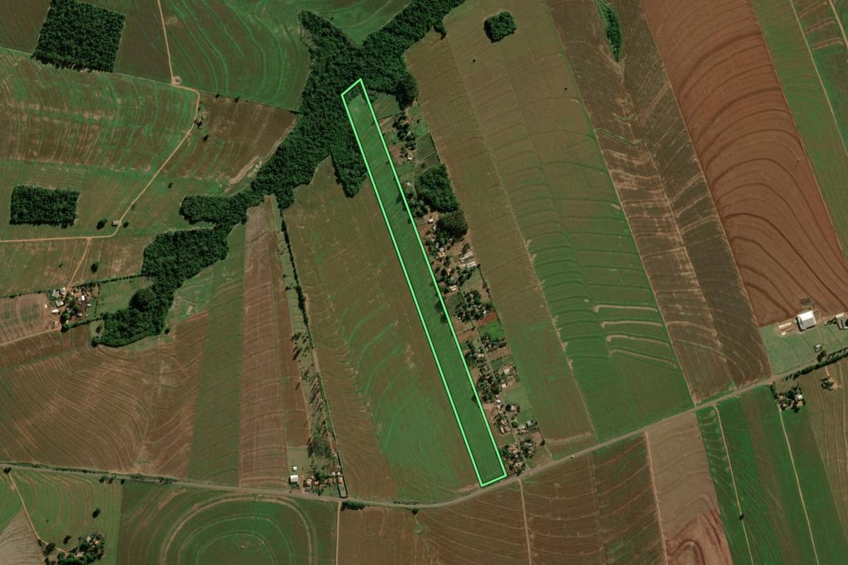 Imagem de satélite do imóvel rural em Terra Roxa (PR), com o contorno declarado no CAR desenhado por cima.