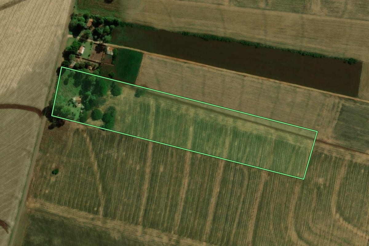 Imagem de satélite do imóvel rural em Terra Roxa (PR), com o contorno declarado no CAR desenhado por cima.
