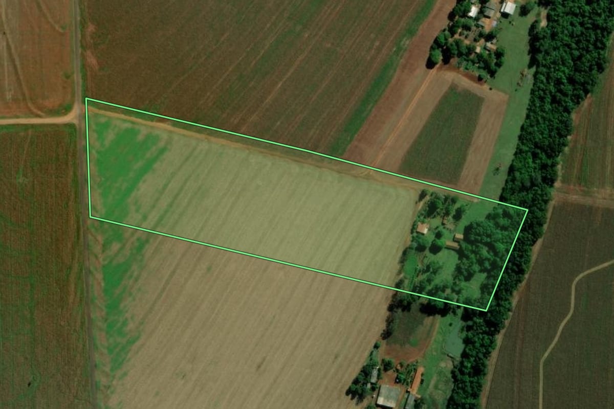 Imagem de satélite do imóvel rural em Terra Roxa (PR), com o contorno declarado no CAR desenhado por cima.