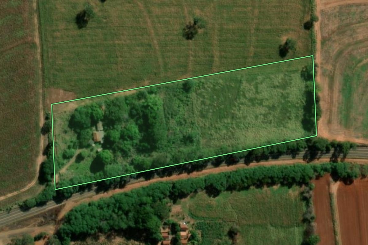 Imagem de satélite do imóvel rural em Terra Roxa (PR), com o contorno declarado no CAR desenhado por cima.