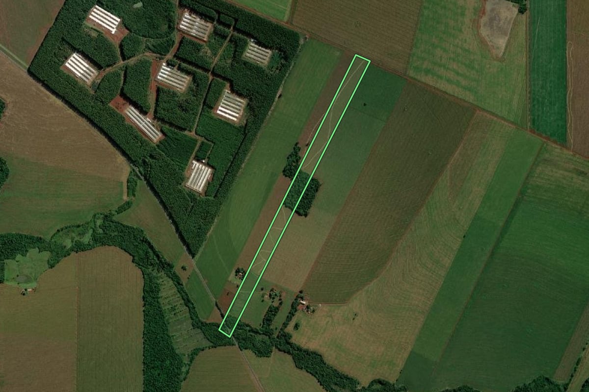 Imagem de satélite do imóvel rural em Terra Roxa (PR), com o contorno declarado no CAR desenhado por cima.