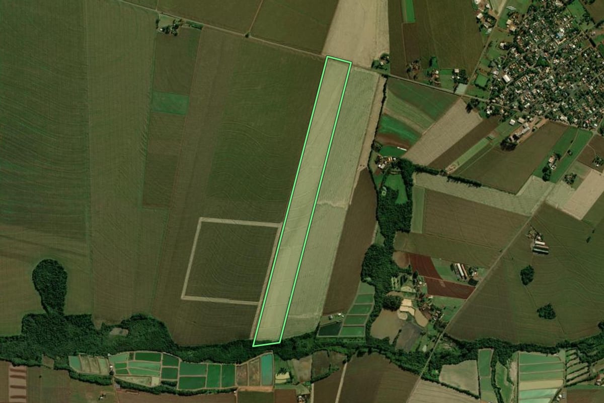 Imagem de satélite do imóvel rural em Terra Roxa (PR), com o contorno declarado no CAR desenhado por cima.