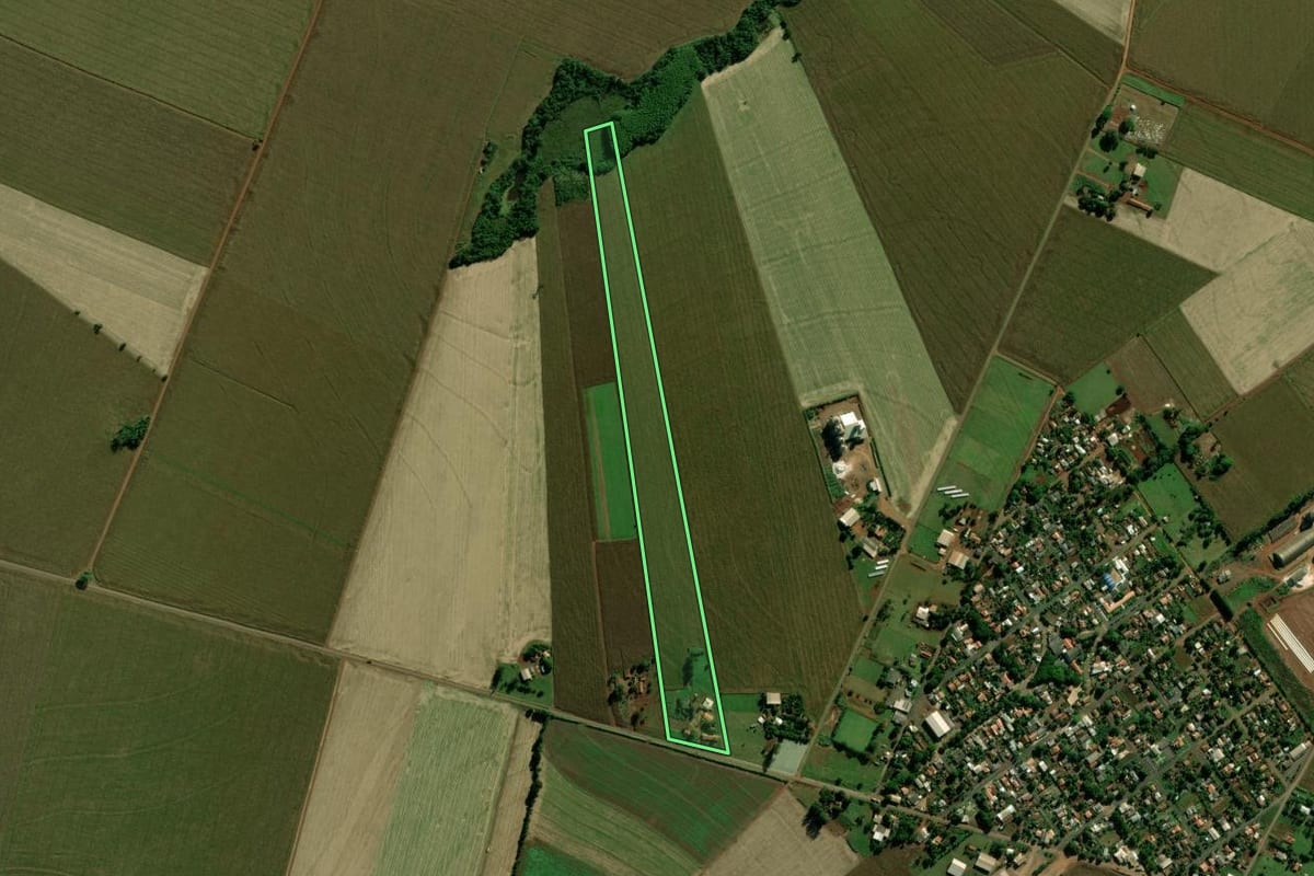 Imagem de satélite do imóvel rural em Terra Roxa (PR), com o contorno declarado no CAR desenhado por cima.