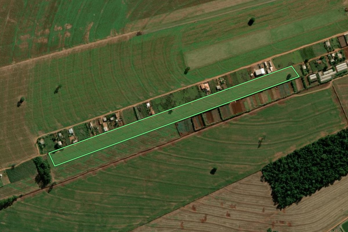 Imagem de satélite do imóvel rural em Terra Roxa (PR), com o contorno declarado no CAR desenhado por cima.