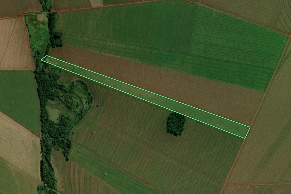 Imagem de satélite do imóvel rural em Terra Roxa (PR), com o contorno declarado no CAR desenhado por cima.