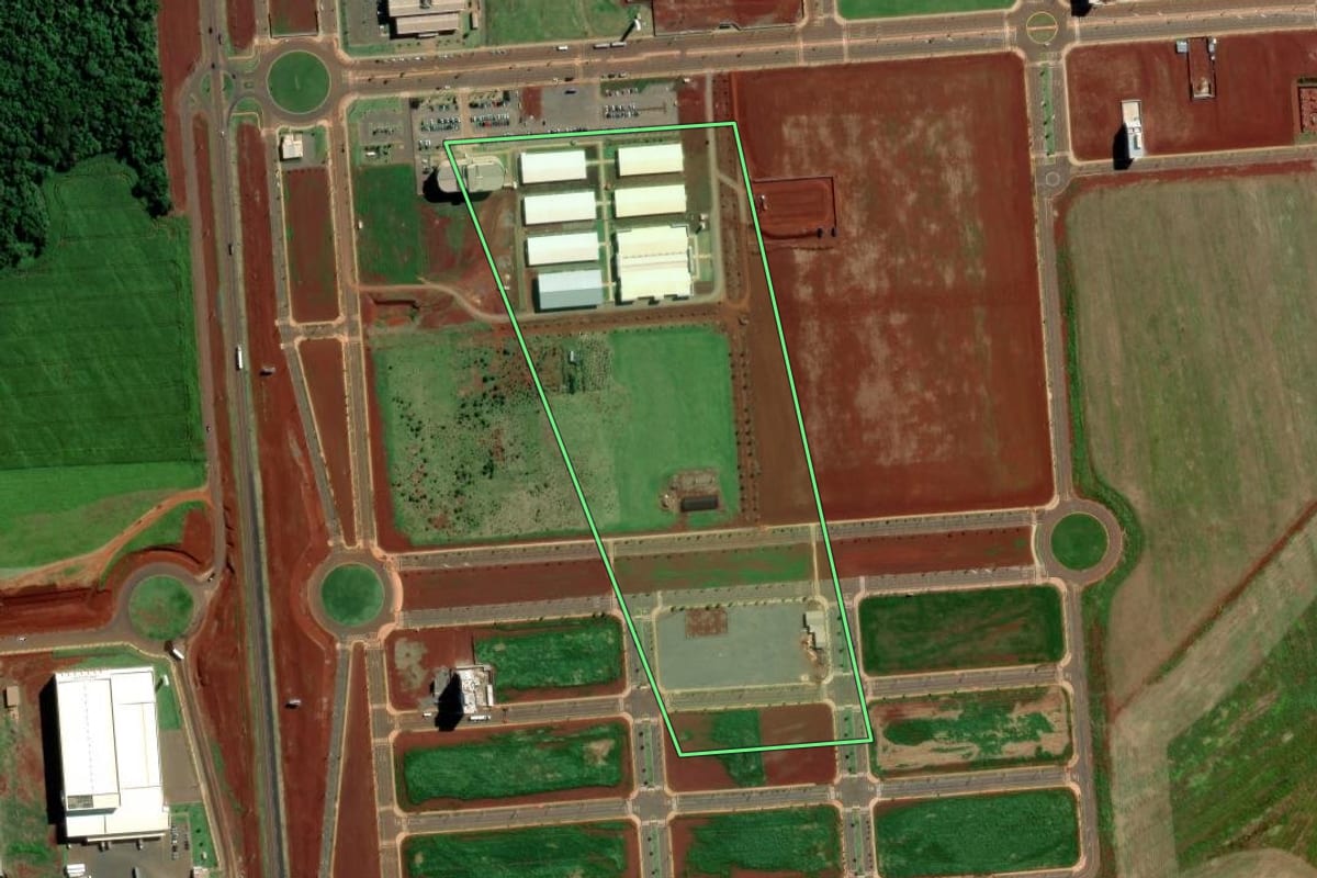 Imagem de satélite do imóvel rural em Toledo (PR), com o contorno declarado no CAR desenhado por cima.