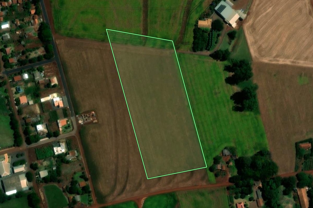 Imagem de satélite do imóvel rural em Toledo (PR), com o contorno declarado no CAR desenhado por cima.