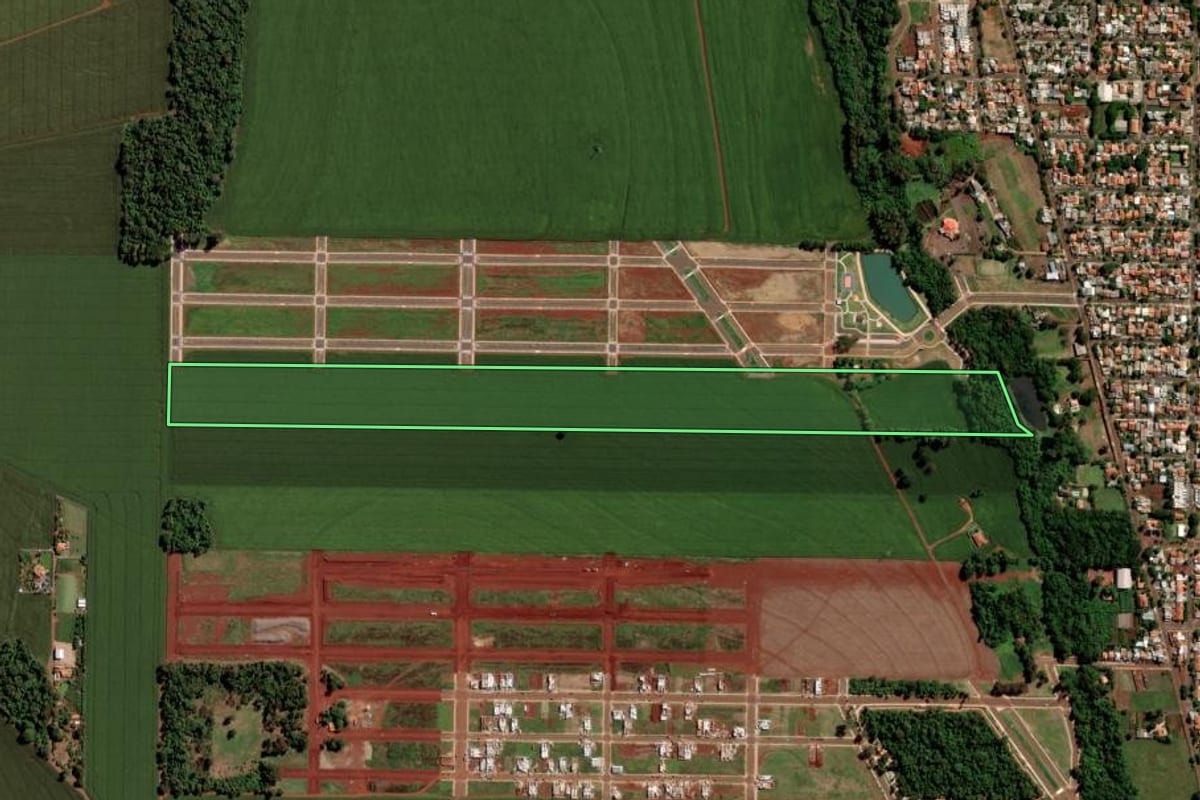 Imagem de satélite do imóvel rural em Toledo (PR), com o contorno declarado no CAR desenhado por cima.