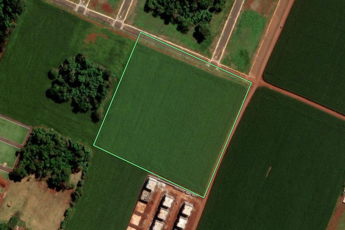 Imagem de satélite do imóvel rural em Toledo (PR), com o contorno declarado no CAR desenhado por cima.