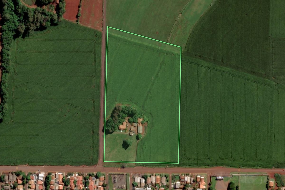Imagem de satélite do imóvel rural em Toledo (PR), com o contorno declarado no CAR desenhado por cima.