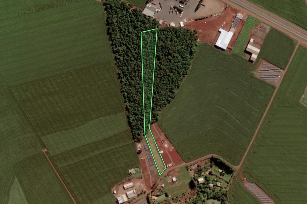 Imagem de satélite do imóvel rural em Toledo (PR), com o contorno declarado no CAR desenhado por cima.