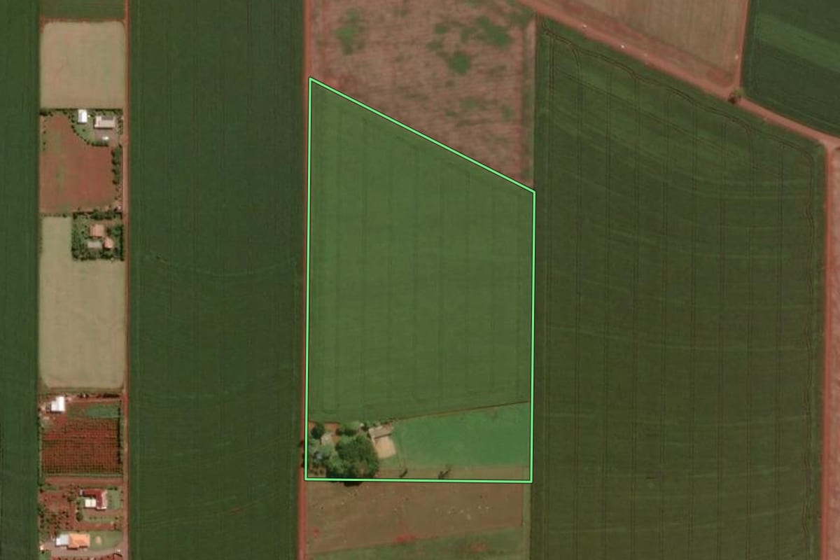 Imagem de satélite do imóvel rural em Toledo (PR), com o contorno declarado no CAR desenhado por cima.