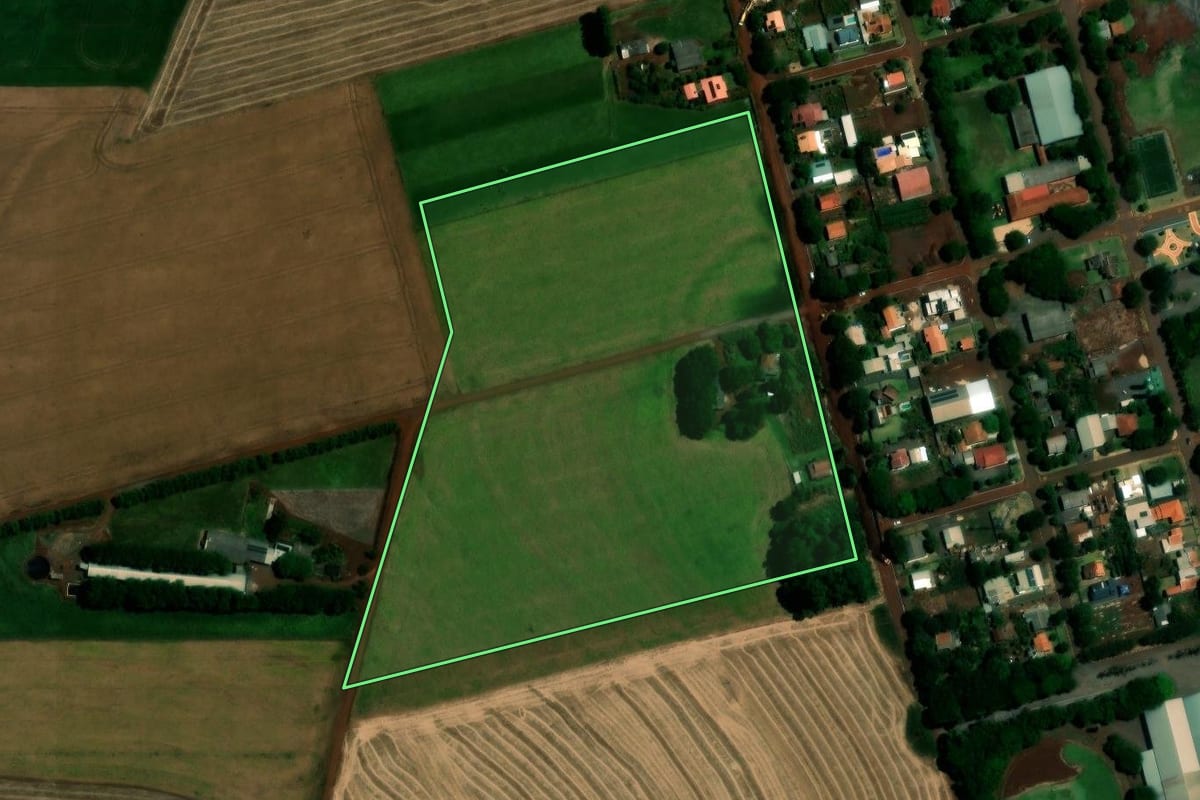 Imagem de satélite do imóvel rural em Toledo (PR), com o contorno declarado no CAR desenhado por cima.