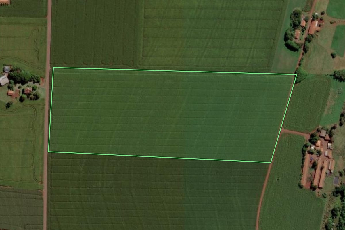 Imagem de satélite do imóvel rural em Toledo (PR), com o contorno declarado no CAR desenhado por cima.