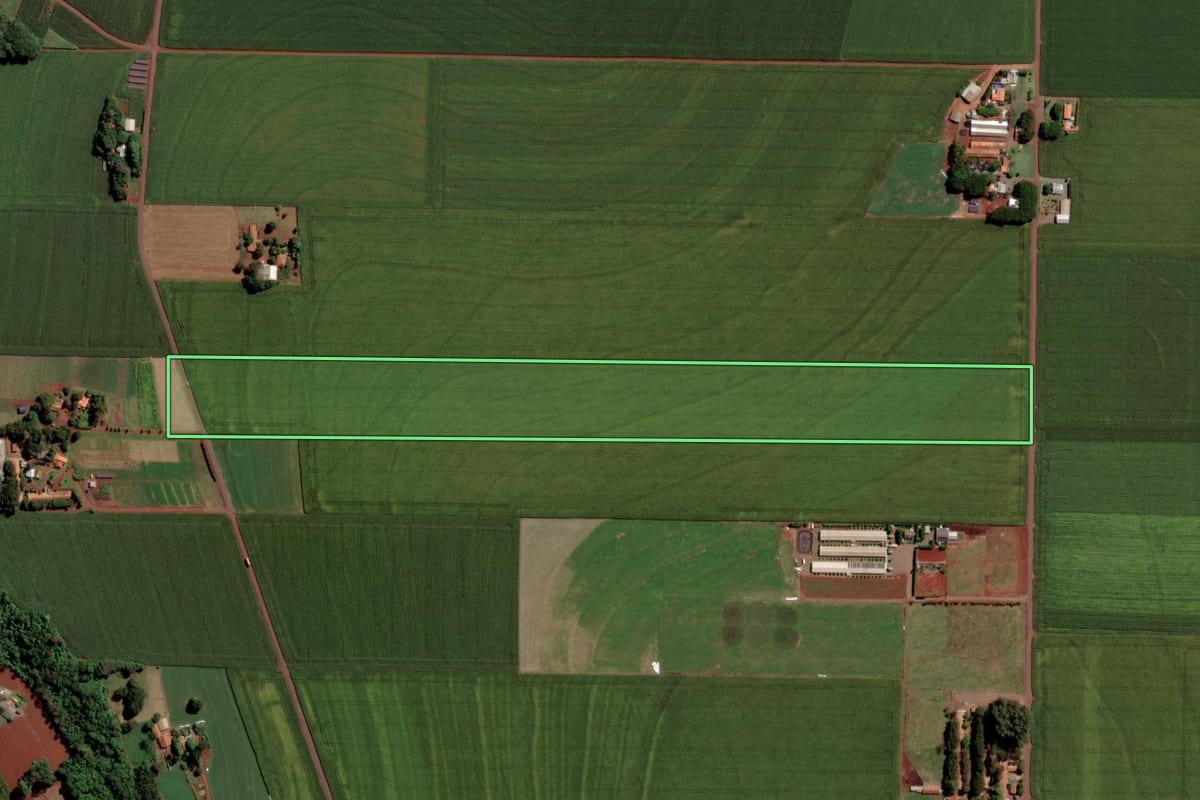 Imagem de satélite do imóvel rural em Toledo (PR), com o contorno declarado no CAR desenhado por cima.