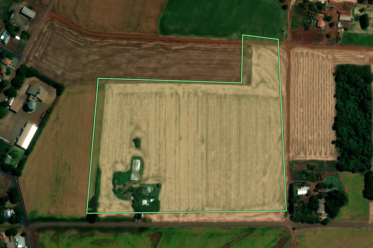 Imagem de satélite do imóvel rural em Toledo (PR), com o contorno declarado no CAR desenhado por cima.