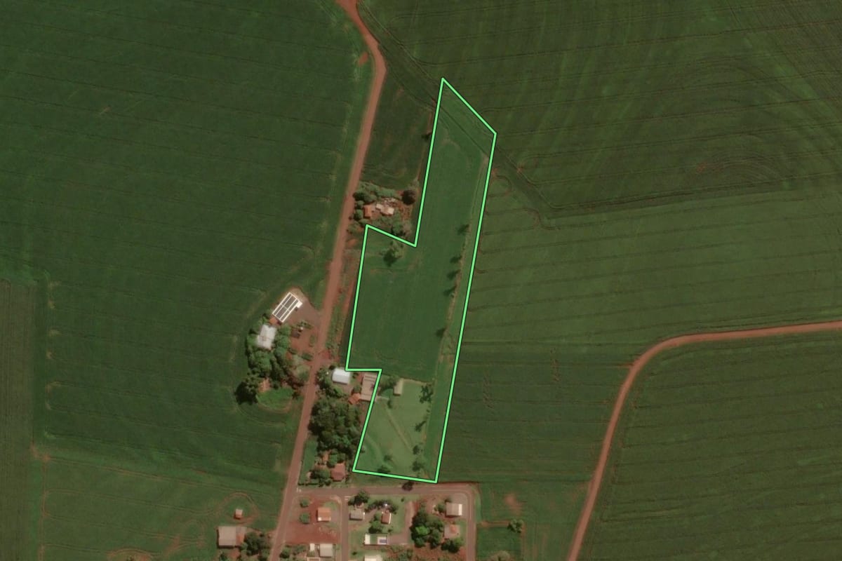 Imagem de satélite do imóvel rural em Toledo (PR), com o contorno declarado no CAR desenhado por cima.