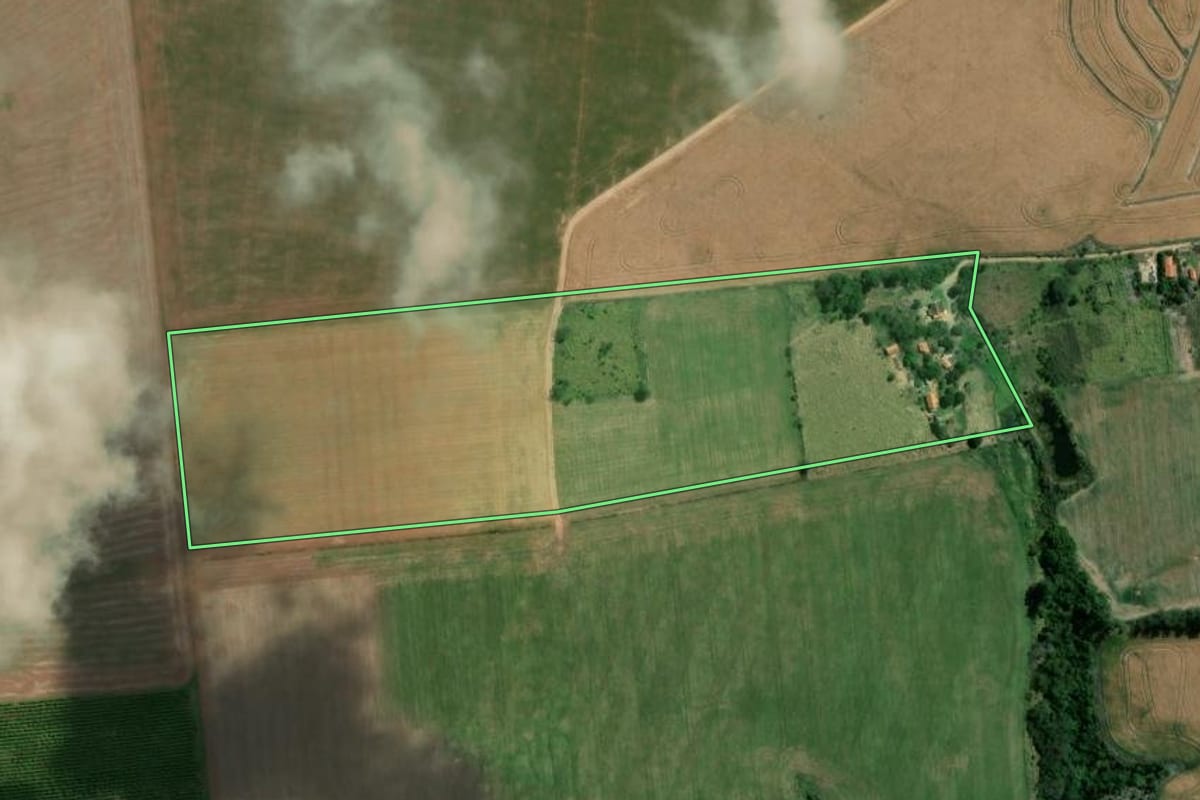 Imagem de satélite do imóvel rural em Tomazina (PR), com o contorno declarado no CAR desenhado por cima.