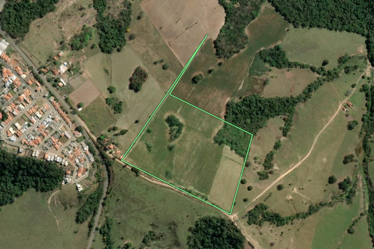 Imagem de satélite do imóvel rural em Tomazina (PR), com o contorno declarado no CAR desenhado por cima.