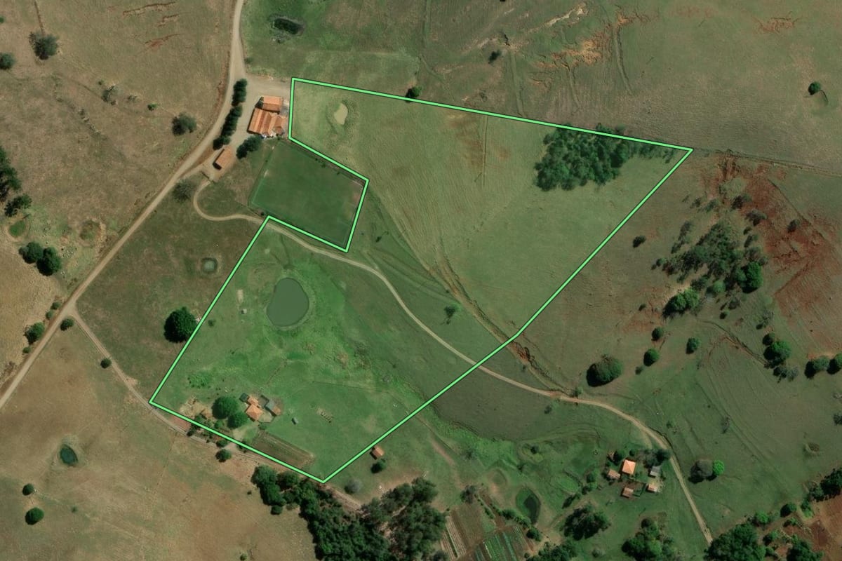 Imagem de satélite do imóvel rural em Tomazina (PR), com o contorno declarado no CAR desenhado por cima.