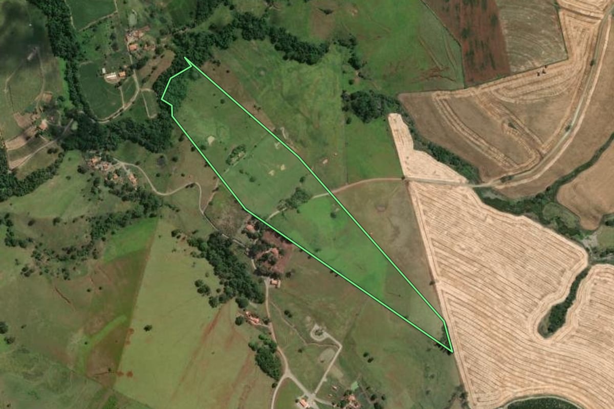 Imagem de satélite do imóvel rural em Tomazina (PR), com o contorno declarado no CAR desenhado por cima.