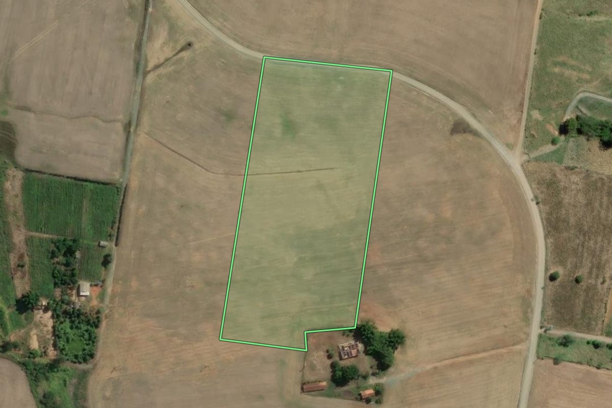 Imagem de satélite do imóvel rural em Tomazina (PR), com o contorno declarado no CAR desenhado por cima.