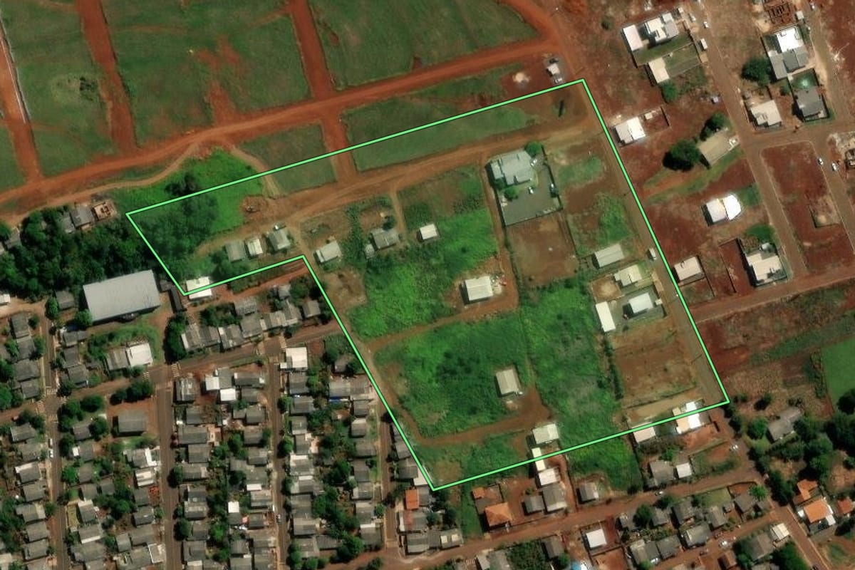 Imagem de satélite do imóvel rural em Três Barras do Paraná (PR), com o contorno declarado no CAR desenhado por cima.