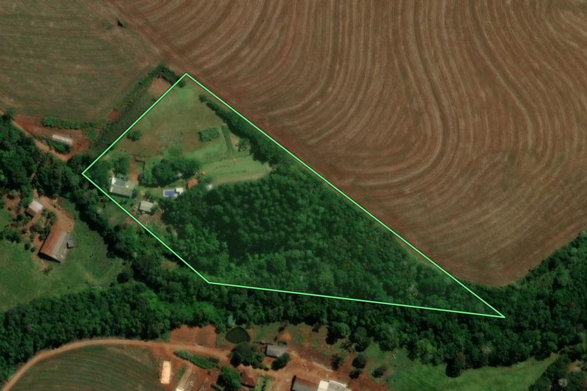 Imagem de satélite do imóvel rural em Três Barras do Paraná (PR), com o contorno declarado no CAR desenhado por cima.