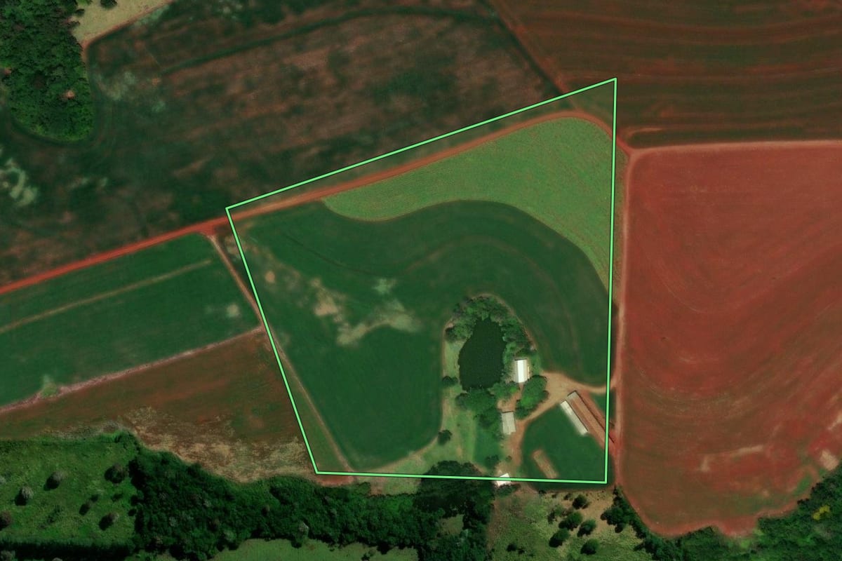 Imagem de satélite do imóvel rural em Três Barras do Paraná (PR), com o contorno declarado no CAR desenhado por cima.