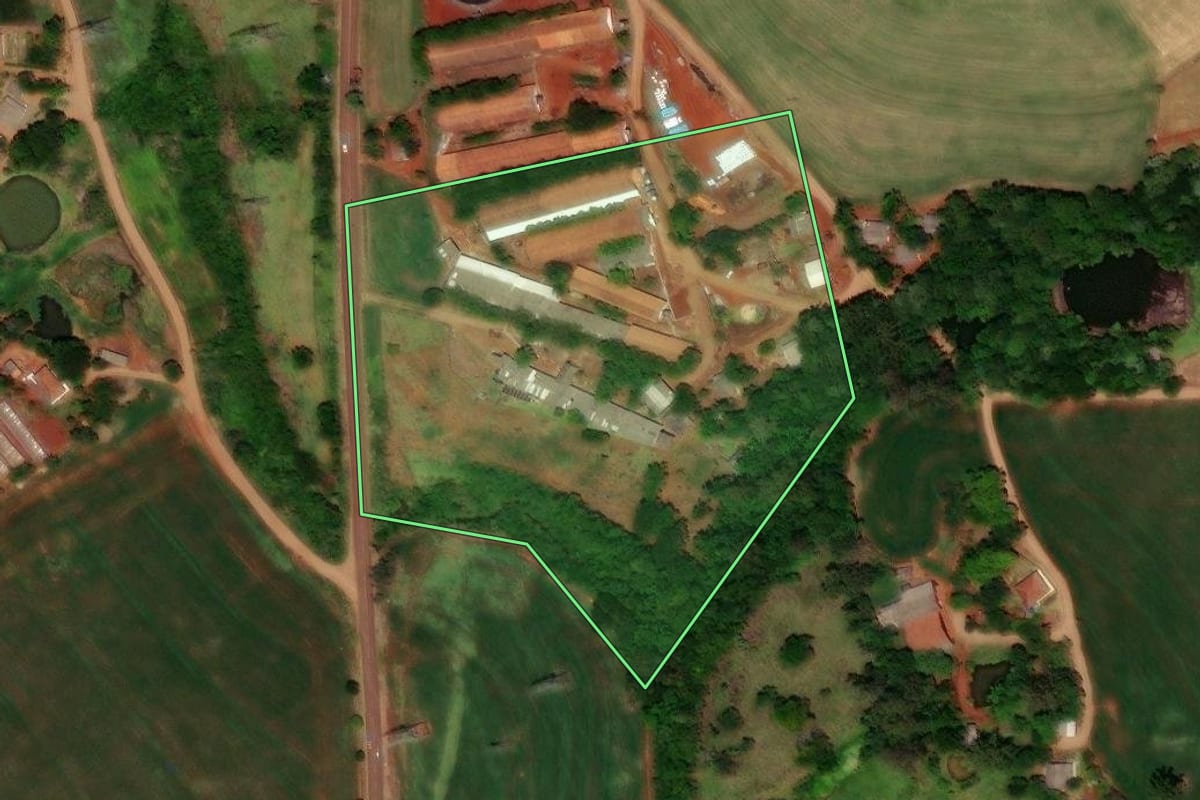Imagem de satélite do imóvel rural em Três Barras do Paraná (PR), com o contorno declarado no CAR desenhado por cima.