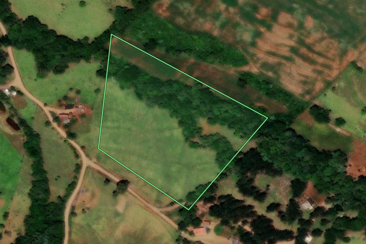 Imagem de satélite do imóvel rural em Três Barras do Paraná (PR), com o contorno declarado no CAR desenhado por cima.