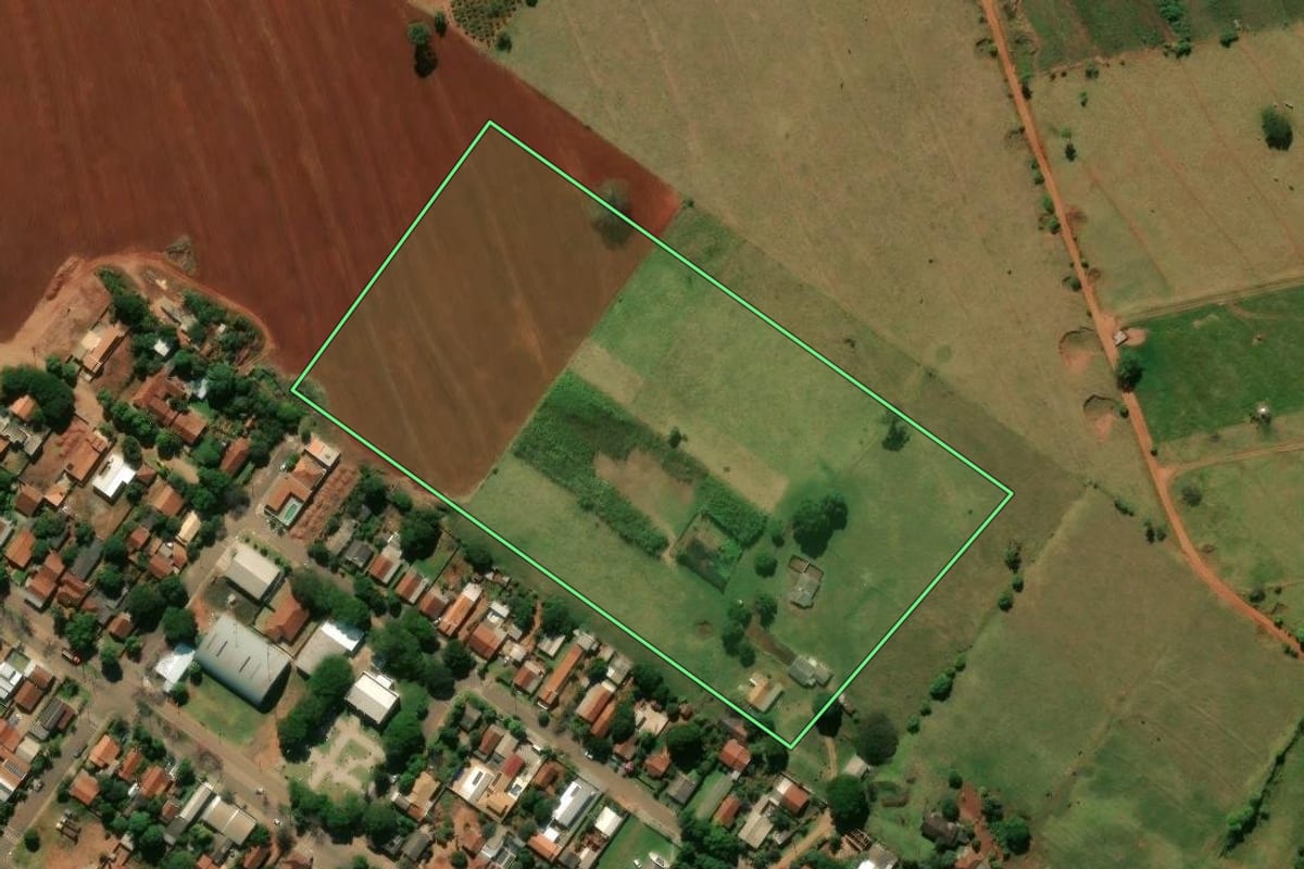 Imagem de satélite do imóvel rural em Tuneiras do Oeste (PR), com o contorno declarado no CAR desenhado por cima.