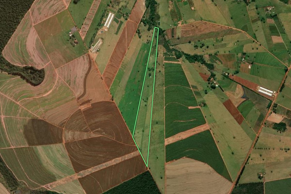 Imagem de satélite do imóvel rural em Tuneiras do Oeste (PR), com o contorno declarado no CAR desenhado por cima.