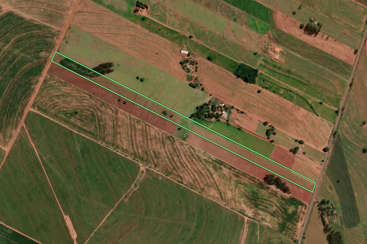 Imagem de satélite do imóvel rural em Tuneiras do Oeste (PR), com o contorno declarado no CAR desenhado por cima.