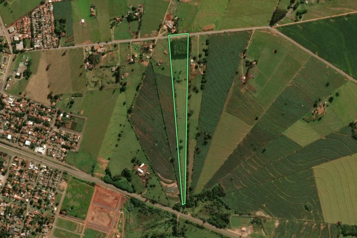 Imagem de satélite do imóvel rural em Tuneiras do Oeste (PR), com o contorno declarado no CAR desenhado por cima.