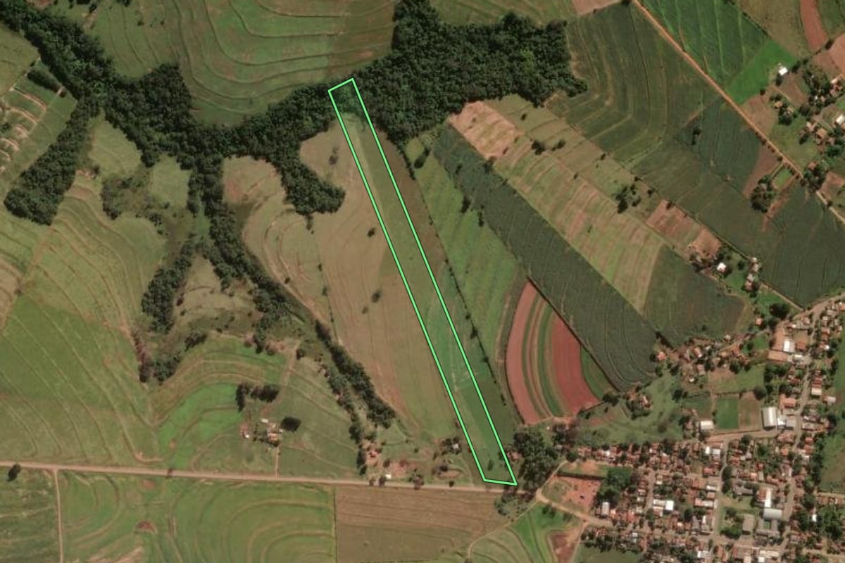 Imagem de satélite do imóvel rural em Tuneiras do Oeste (PR), com o contorno declarado no CAR desenhado por cima.