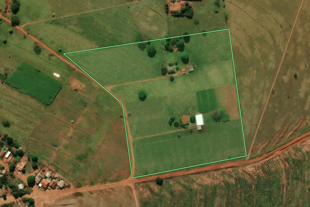 Imagem de satélite do imóvel rural em Tuneiras do Oeste (PR), com o contorno declarado no CAR desenhado por cima.