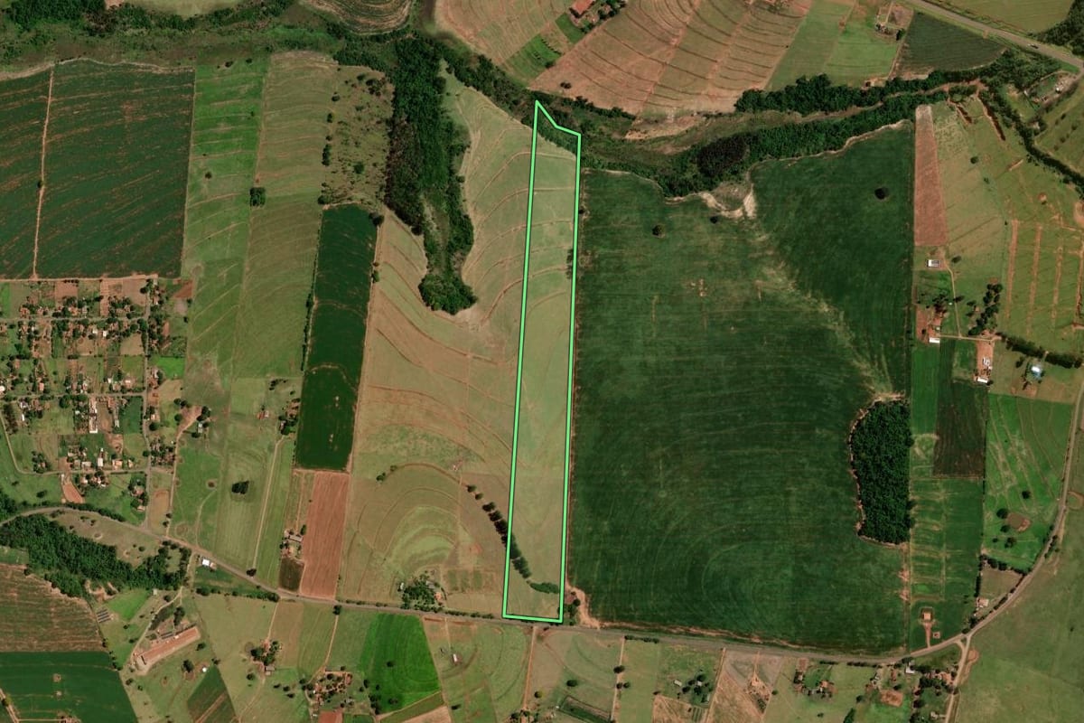 Imagem de satélite do imóvel rural em Tuneiras do Oeste (PR), com o contorno declarado no CAR desenhado por cima.