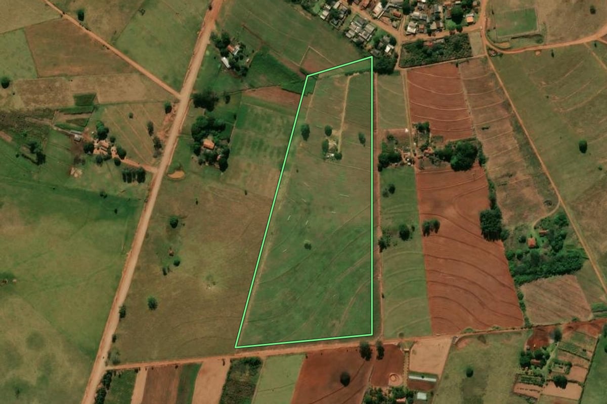 Imagem de satélite do imóvel rural em Tuneiras do Oeste (PR), com o contorno declarado no CAR desenhado por cima.