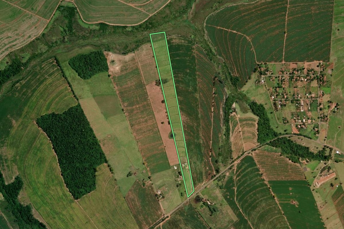 Imagem de satélite do imóvel rural em Tuneiras do Oeste (PR), com o contorno declarado no CAR desenhado por cima.