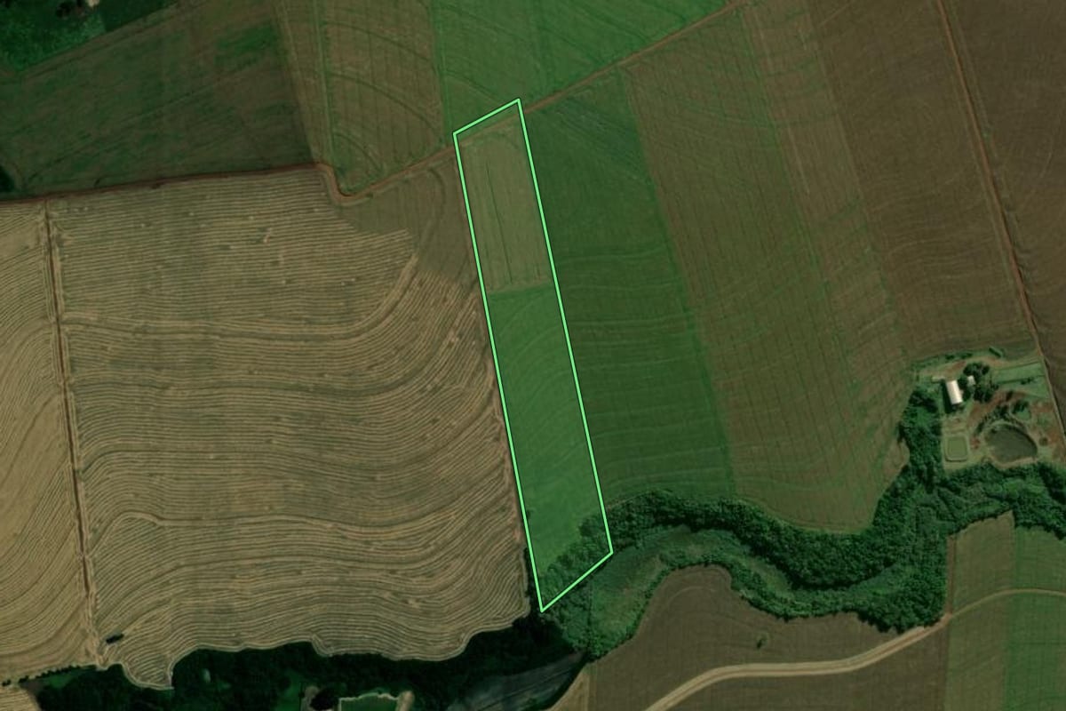 Imagem de satélite do imóvel rural em Tupãssi (PR), com o contorno declarado no CAR desenhado por cima.