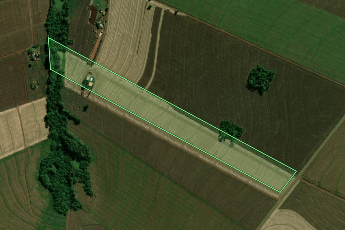 Imagem de satélite do imóvel rural em Tupãssi (PR), com o contorno declarado no CAR desenhado por cima.