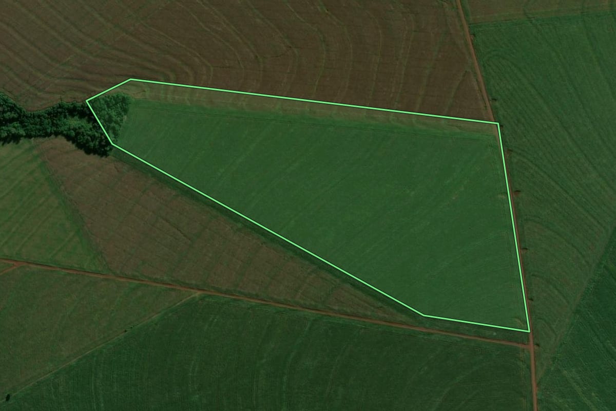 Imagem de satélite do imóvel rural em Tupãssi (PR), com o contorno declarado no CAR desenhado por cima.