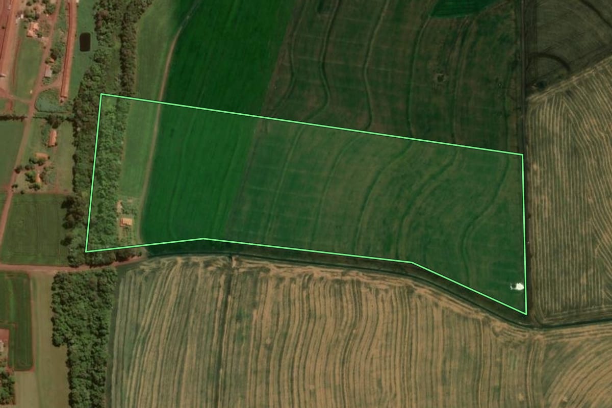 Imagem de satélite do imóvel rural em Tupãssi (PR), com o contorno declarado no CAR desenhado por cima.