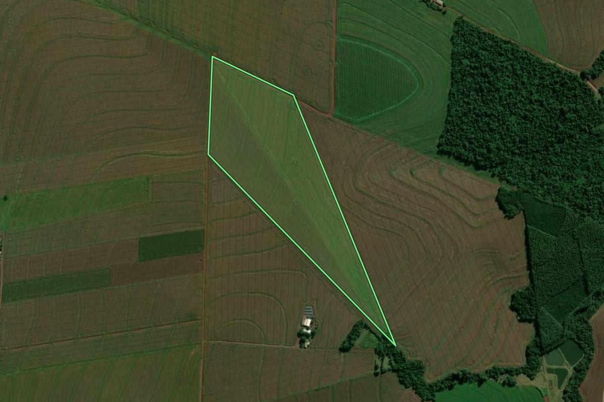 Imagem de satélite do imóvel rural em Tupãssi (PR), com o contorno declarado no CAR desenhado por cima.