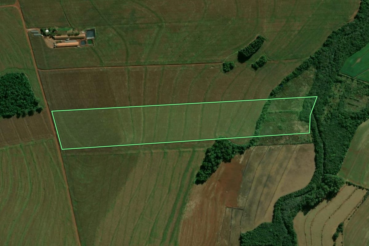 Imagem de satélite do imóvel rural em Tupãssi (PR), com o contorno declarado no CAR desenhado por cima.