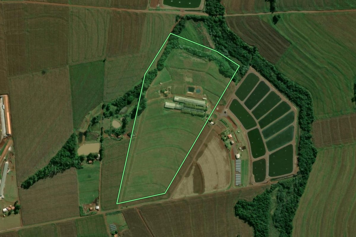 Imagem de satélite do imóvel rural em Tupãssi (PR), com o contorno declarado no CAR desenhado por cima.