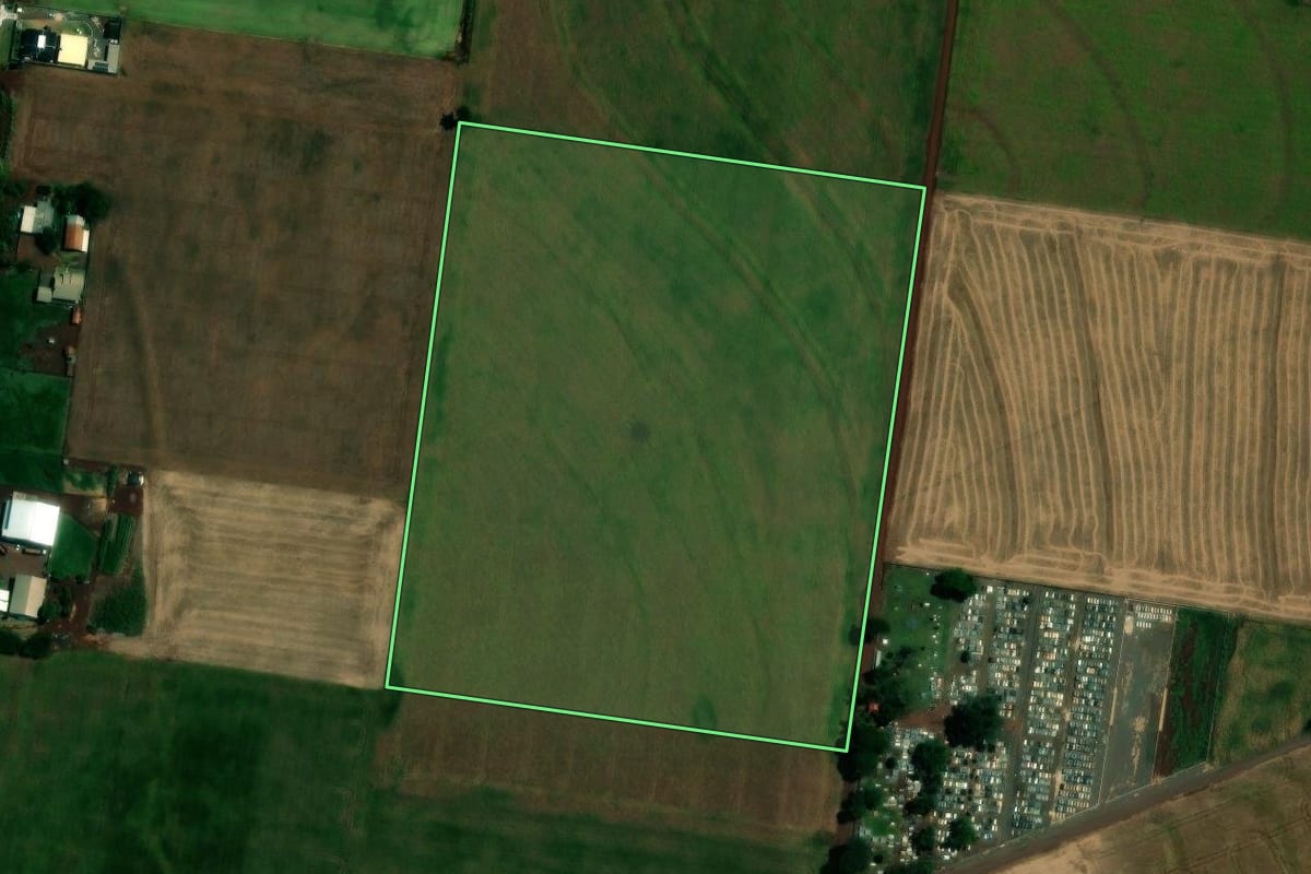 Imagem de satélite do imóvel rural em Tupãssi (PR), com o contorno declarado no CAR desenhado por cima.