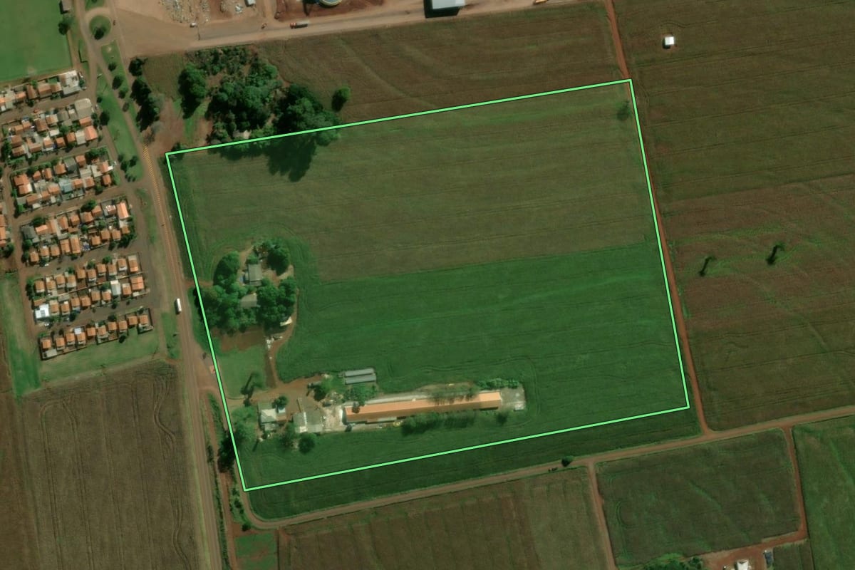 Imagem de satélite do imóvel rural em Tupãssi (PR), com o contorno declarado no CAR desenhado por cima.