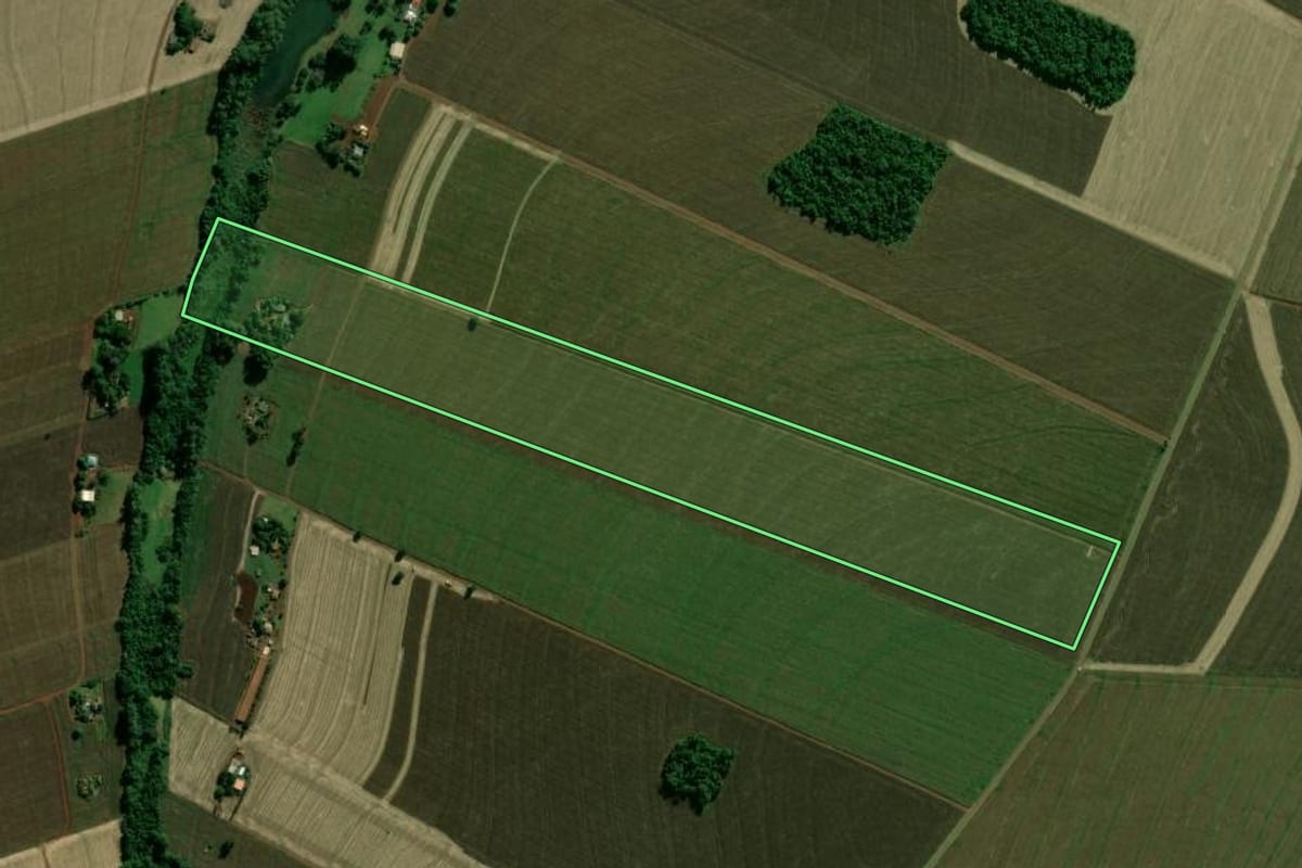 Imagem de satélite do imóvel rural em Tupãssi (PR), com o contorno declarado no CAR desenhado por cima.